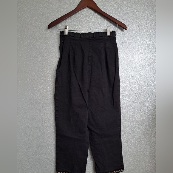 Briggs Petite Capris With Gold Trim - Picture 2 of 4